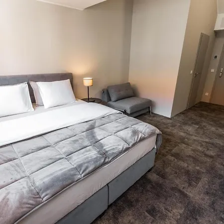 Hisa Opera ホテル 3*